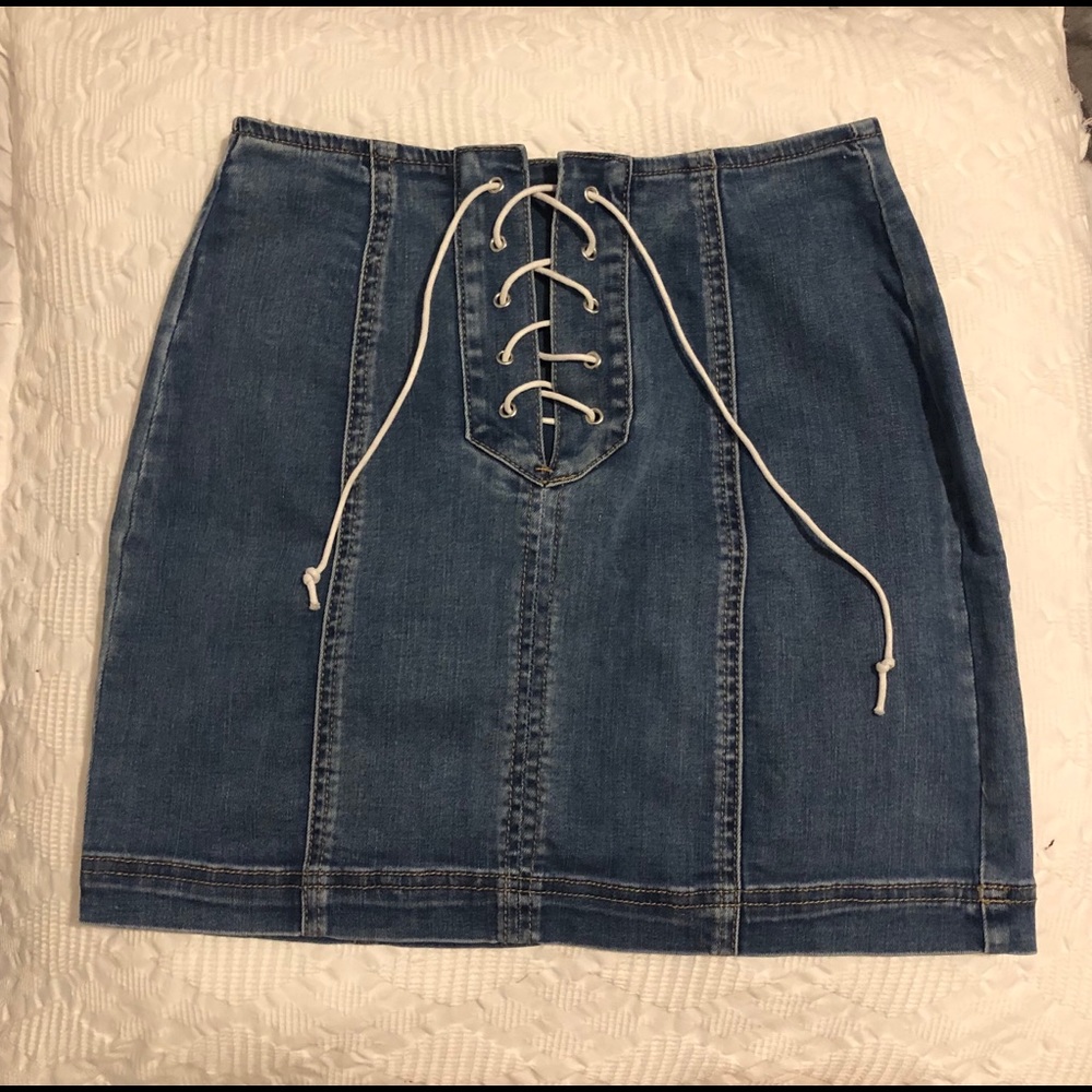 Jean skirt with ties. - Picture 3 of 4